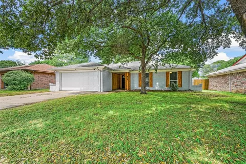528 Clover Dr, Saginaw, TX 76179