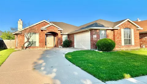 6603 Whisper Crest Dr, Arlington, TX 76002