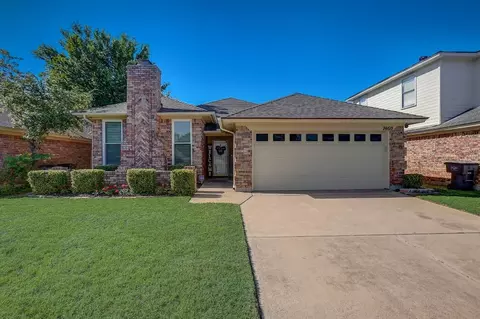 7460 Cross Ridge Cir, Fort Worth, TX 76120
