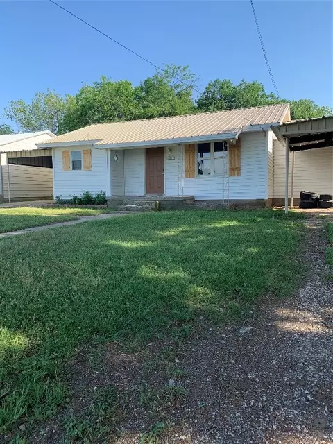807 W Pine St, Nocona, TX 76255