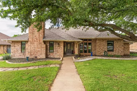 6607 Parkside Ct, Arlington, TX 76016
