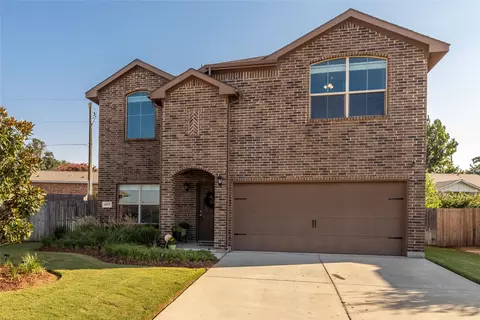 1377 Briarwood Dr, Azle, TX 76020