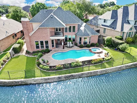 946 Laguna Dr, Coppell, TX 75019