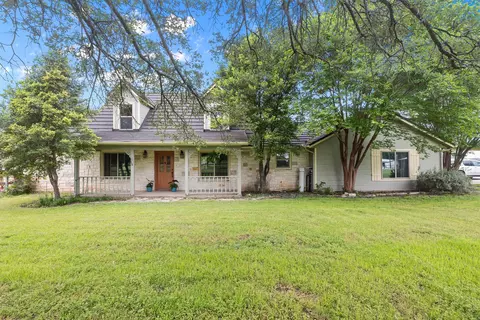 330 Woodcreek Ct, Granbury, TX 76049