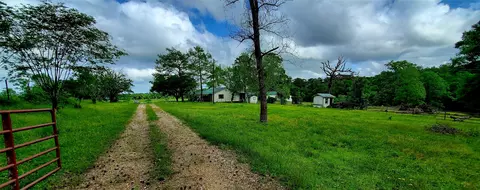 300 J W Reneau Ln, Livingston, TX 77351