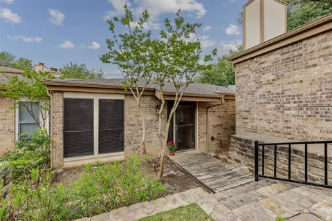5 Cedar Ln, Bedford, TX 76021