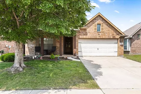 1509 Mockingbird Dr, Aubrey, TX 76227
