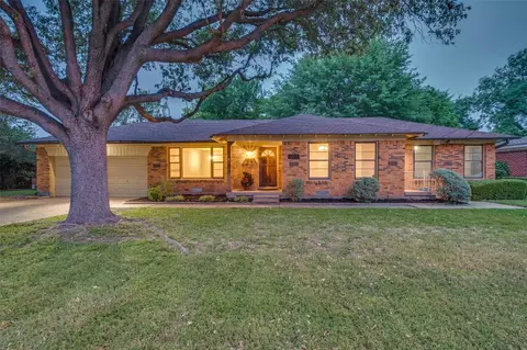 1303 Daisy Ln, Irving, TX 75061