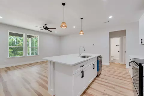 Living - 236 Lakeview Cir, Eustace, TX 75124 photo 5 of 6