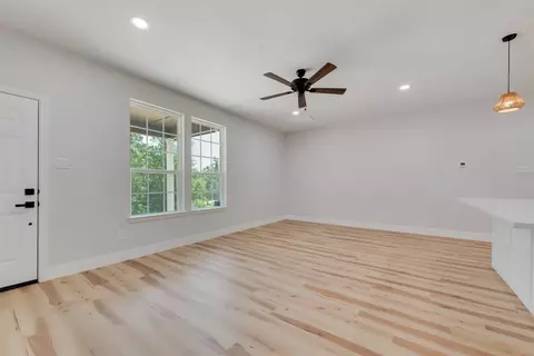 Living - 236 Lakeview Cir, Eustace, TX 75124 photo 6 of 6