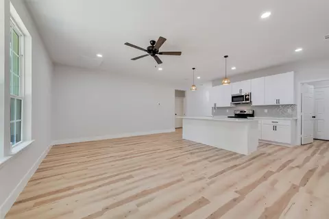 Living - 236 Lakeview Cir, Eustace, TX 75124 photo 2 of 6