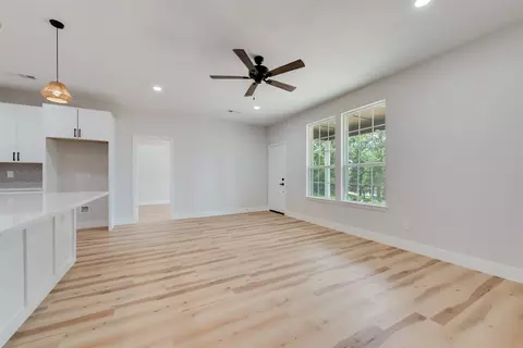 Living - 236 Lakeview Cir, Eustace, TX 75124 photo 4 of 6