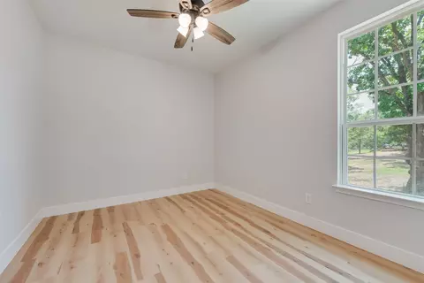 Bedroom - 236 Lakeview Cir, Eustace, TX 75124 photo 7 of 7
