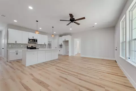 Living - 236 Lakeview Cir, Eustace, TX 75124 photo 3 of 6