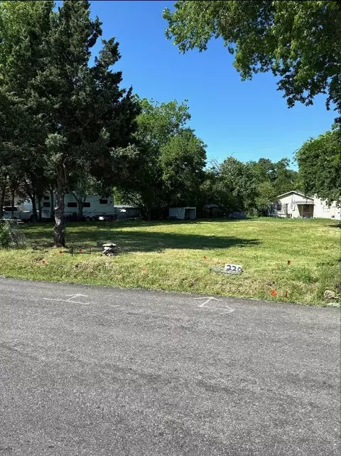 220 Oak Leaf Trl, East Tawakoni, TX 75472