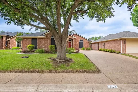 723 Dogwood Ln, Waxahachie, TX 75165