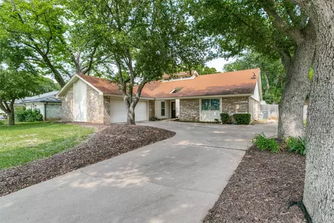 1210 Timber Ridge Dr, Euless, TX 76039