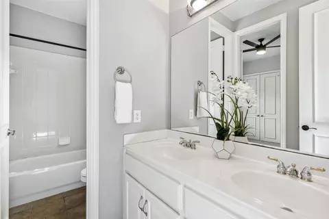 Bath - 317 E Carruth Ln, Double Oak, TX 75077 photo 4 of 6