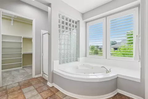 Bath - 317 E Carruth Ln, Double Oak, TX 75077 photo 2 of 6