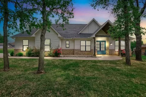 130 Mohave Dr E, Lake Kiowa, TX 76240