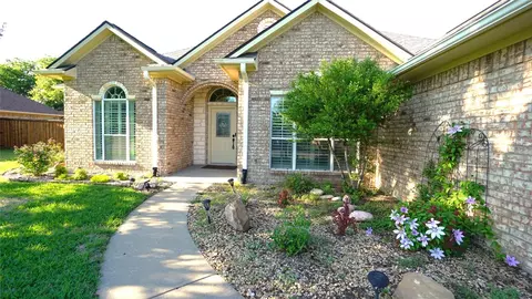 2232 N Village Dr, Bonham, TX 75418