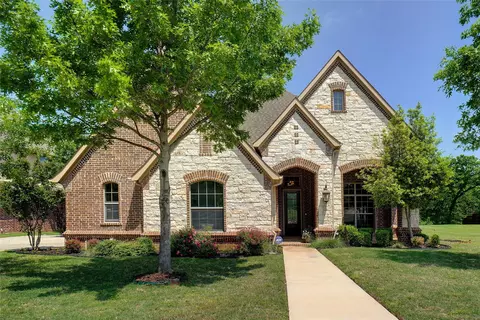 6407 Crapemyrtle Dr, Denton, TX 76208
