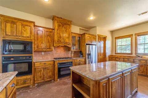 Kitchen - 1150 Dps Tower Rd, Perrin, TX 76486 photo 3 of 4