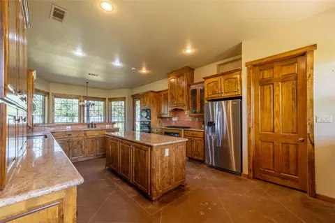 Kitchen - 1150 Dps Tower Rd, Perrin, TX 76486 photo 4 of 4