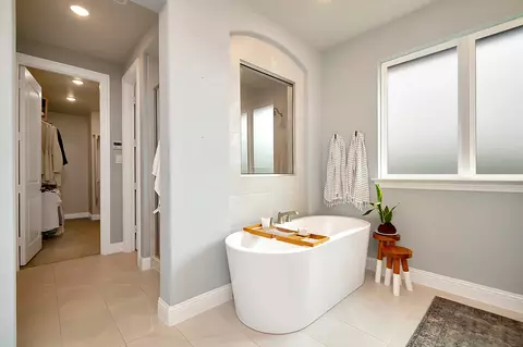 Bath - 1332 Highpoint Way, Roanoke, TX 76262 photo 3 of 5