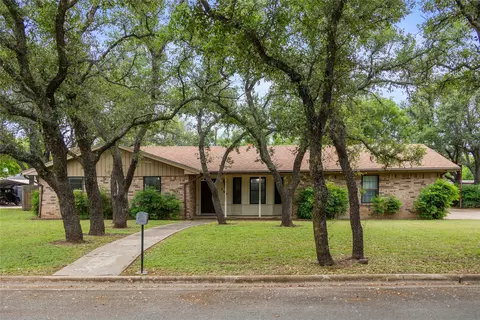 107 Ivanhoe Ln, Brownwood, TX 76801