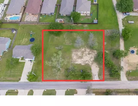 504 W Broad St, Pilot Point, TX 76258