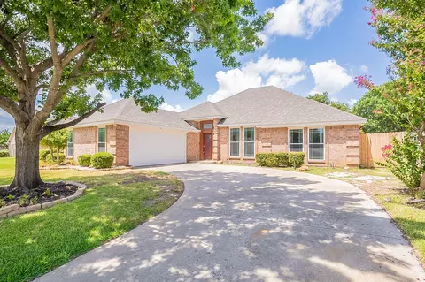 7517 Peachtree Trl, North Richland Hills, TX 76182