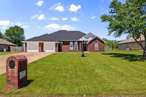 110 Diane Ln, Mount Pleasant, TX 75455