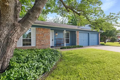 7912 Shannon Ln, North Richland Hills, TX 76180