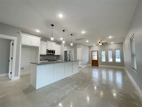 618 E Day St, Denison, TX 75021 photo 4