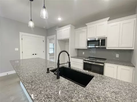 618 E Day St, Denison, TX 75021 photo 5