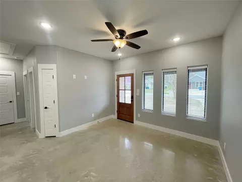 618 E Day St, Denison, TX 75021 photo 3