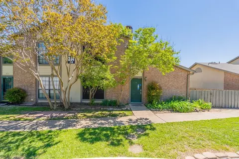 344 W Harwood Rd #B, Hurst, TX 76054