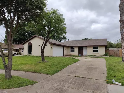 1606 4th St, Grand Prairie, TX 75051