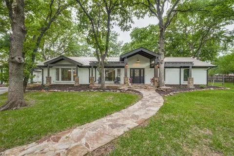 133 Red Oak Ln, Flower Mound, TX 75028