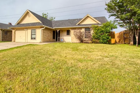 6603 Country Creek Dr, Arlington, TX 76001