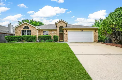 4449 Champion Hill Dr, Grand Prairie, TX 75052