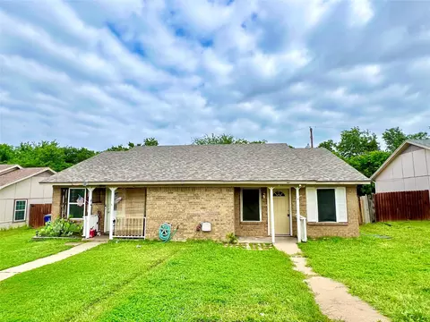 210 Pine Meadow Dr, Kennedale, TX 76060
