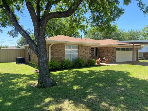 1021 Arbor, Olney, TX 76374