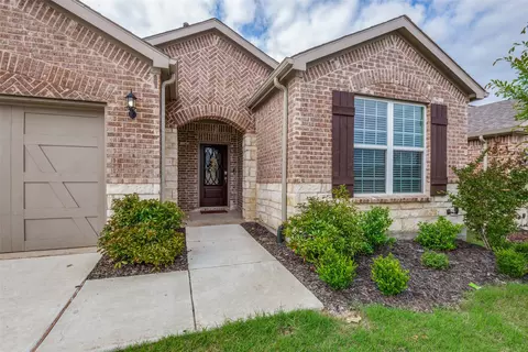 1104 Freedom Ln, Aubrey, TX 76227