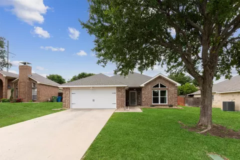 2052 Kenny Ct, Lewisville, TX 75067
