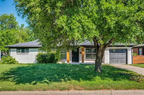 2141 Ridgeview St, Fort Worth, TX 76119