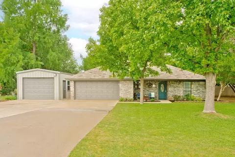914 Janis St, Granbury, TX 76049
