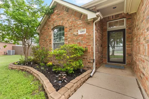 1252 Sweetwater Dr, Burleson, TX 76028
