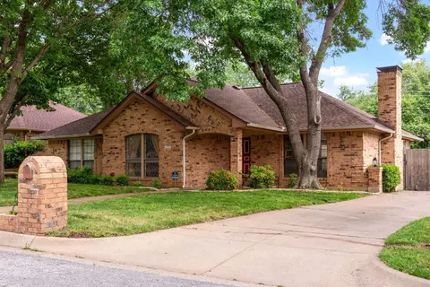 6223 Yolanda Dr, Fort Worth, TX 76112